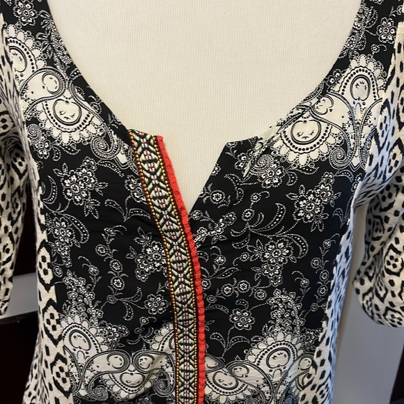 Anthropologie AKEMI + KIN Splitneck Ikat Tee - Picture 2 of 9